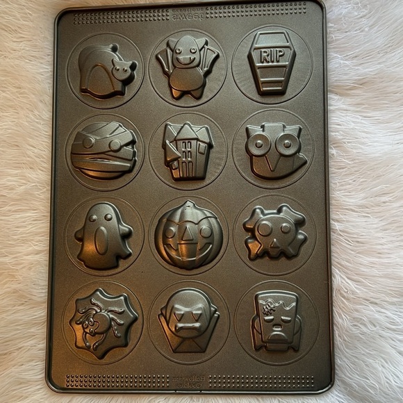 Sweet Creations Halloween Cookies Baking Pan - Picture 2 of 3